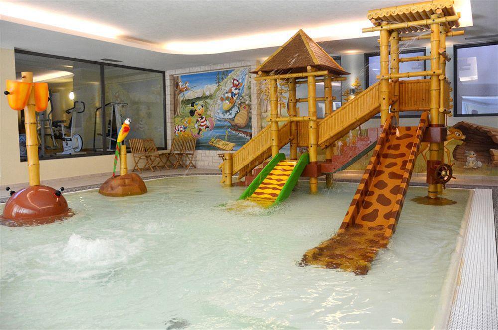 Alpholiday Dolomiti Wellness & Family Hotel Dimaro Exterior foto