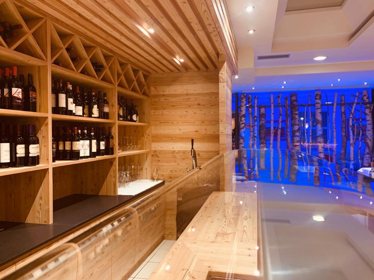 Alpholiday Dolomiti Wellness & Family Hotel Dimaro Exterior foto