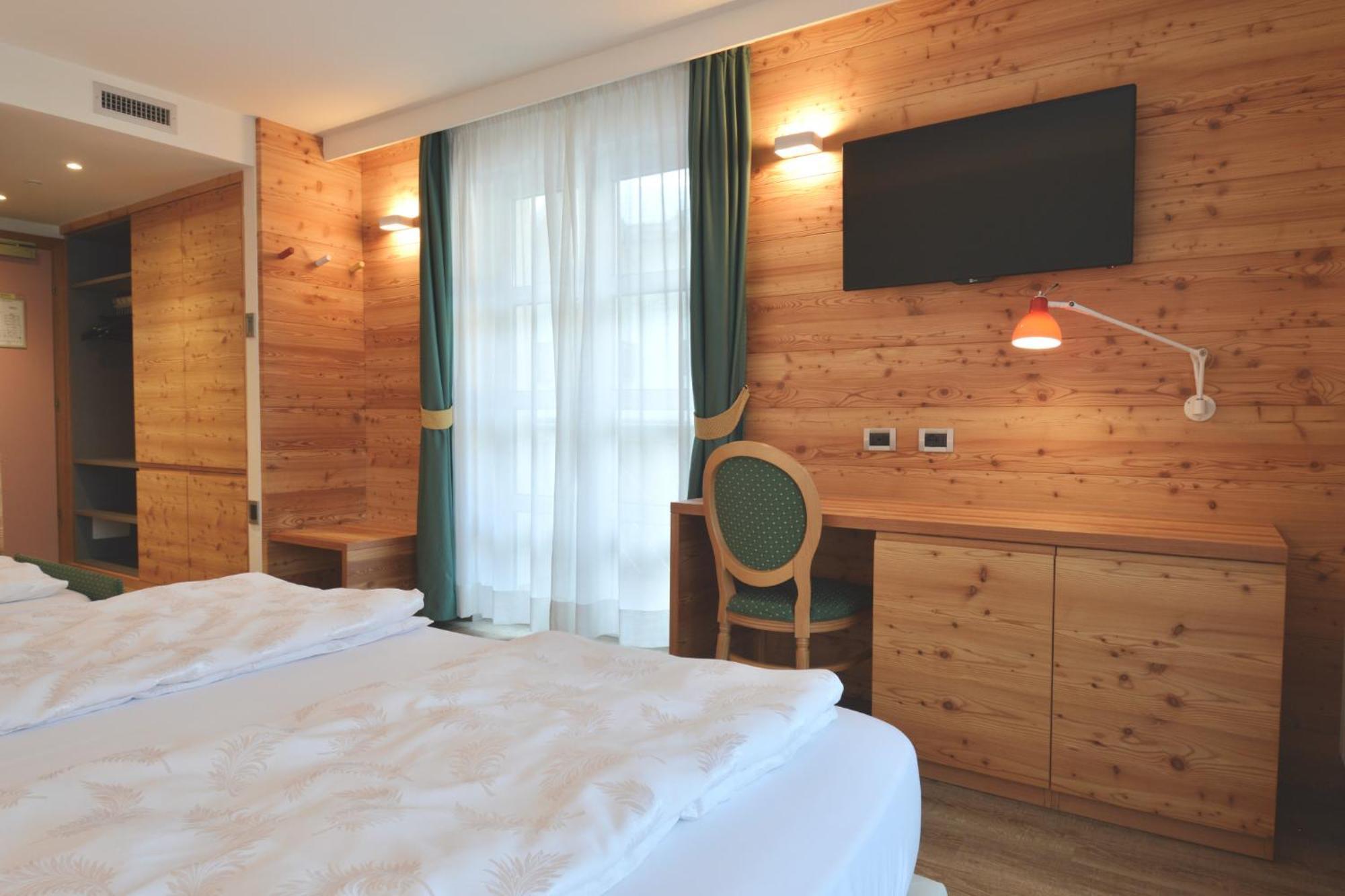 Alpholiday Dolomiti Wellness & Family Hotel Dimaro Cameră foto