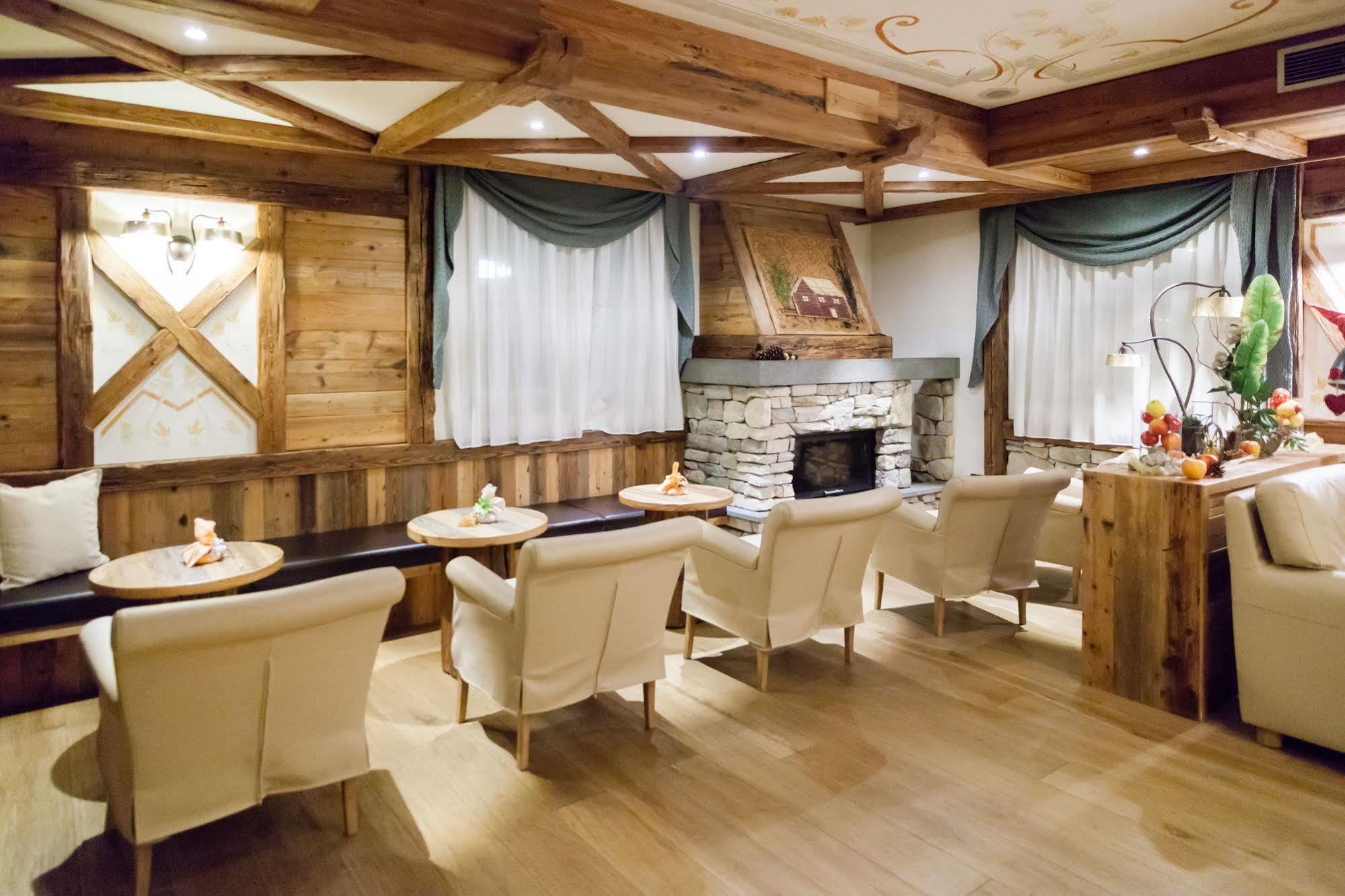 Alpholiday Dolomiti Wellness & Family Hotel Dimaro Exterior foto