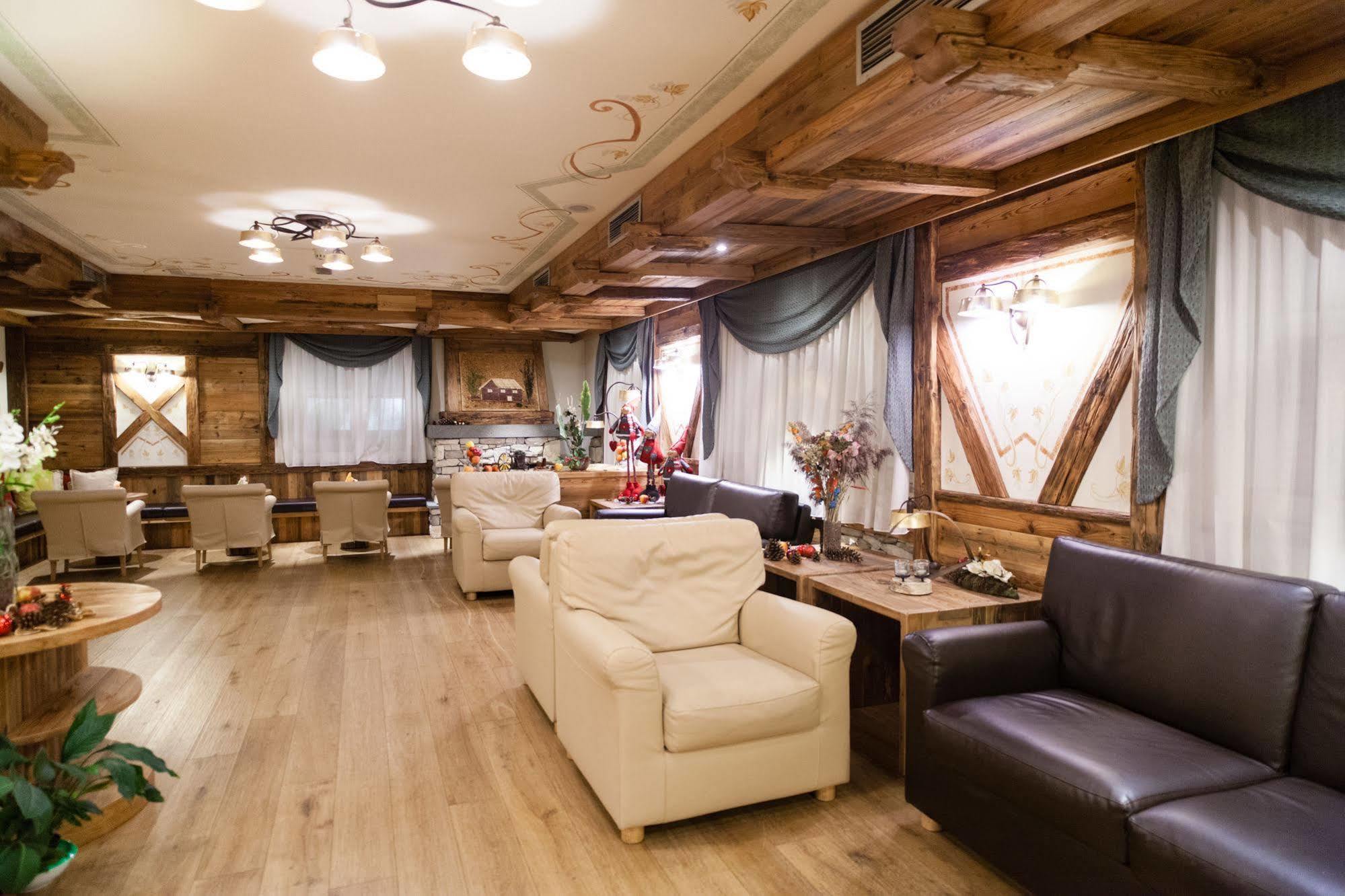 Alpholiday Dolomiti Wellness & Family Hotel Dimaro Exterior foto